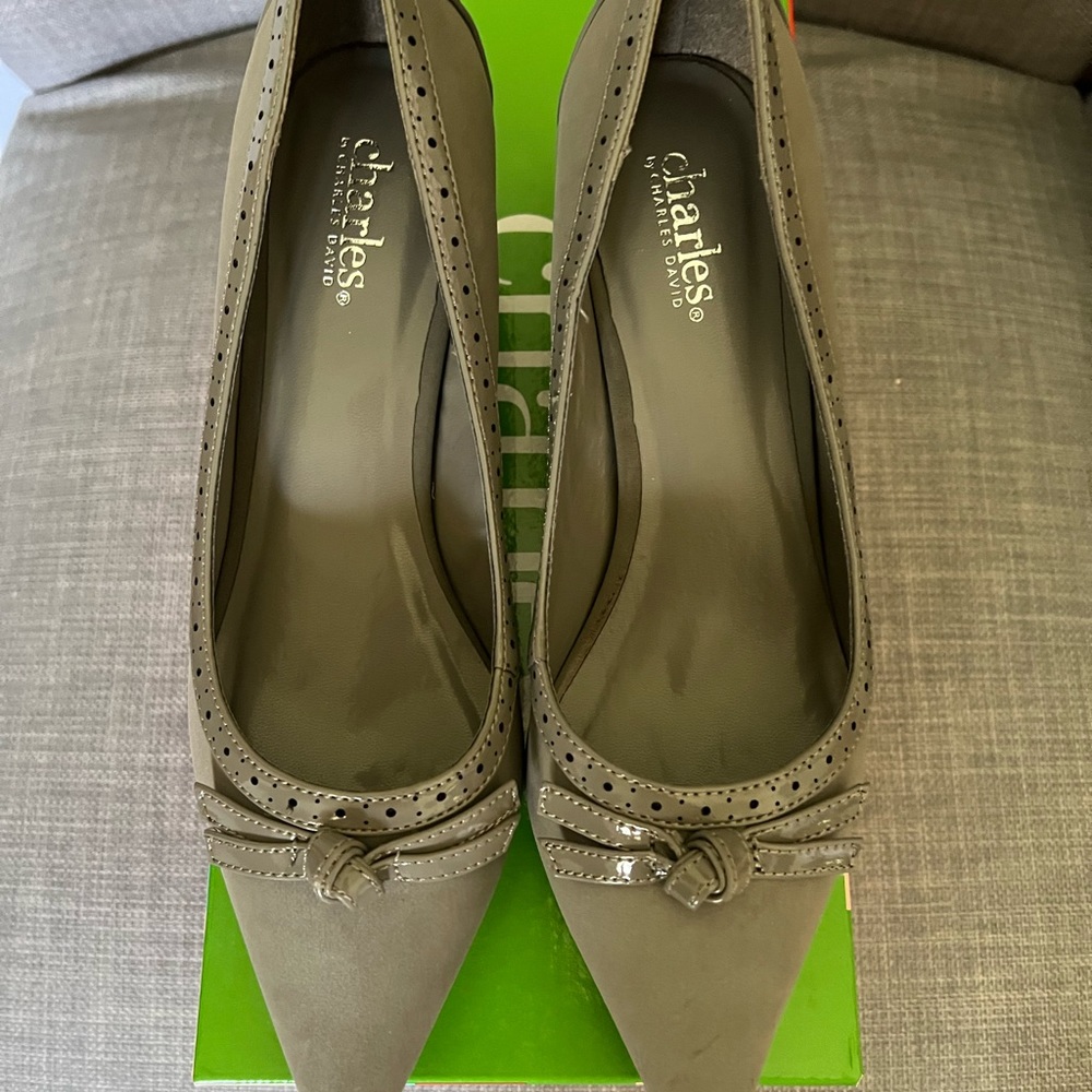 Charles by Charles David Grey Combo Dizzie Kitten Heel Pumps US 7 (M, B)
